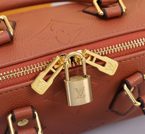 ルイヴィトンバッグ角部分ディテール